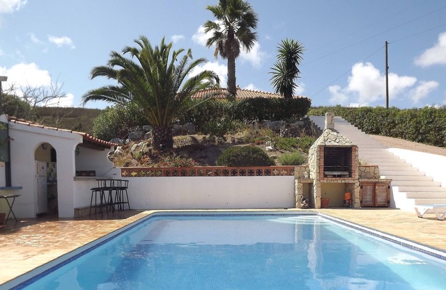 Villa con una gran piscina privada, 2 barbacoas al aire libre y área de bar, 3 camas, para 6 personas