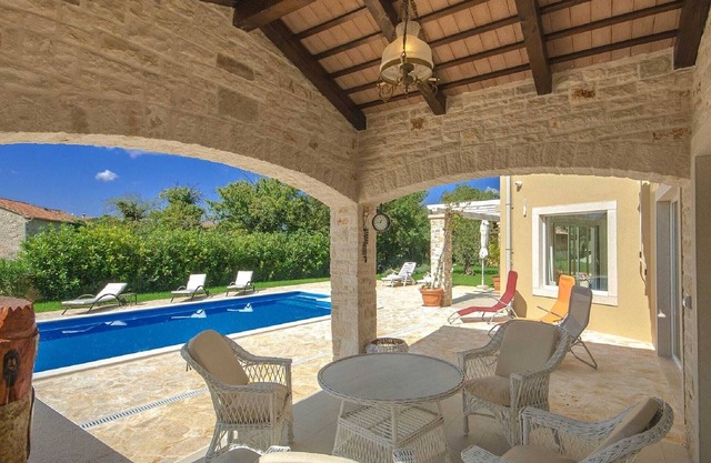 Villa tranquila en Sveti Lovreč con piscina