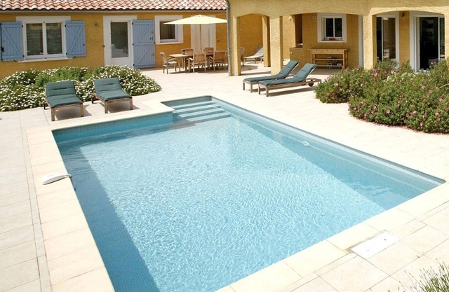 Estancia en Villa Roquebrun con piscina