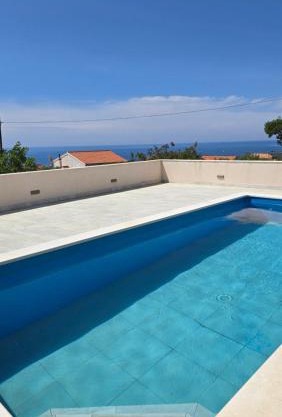Peaceful Villa with private pool and free parking