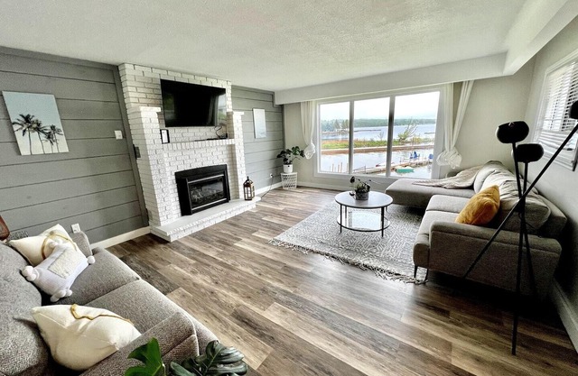 Peaceful Waterfront Cottage on Georgian Bay