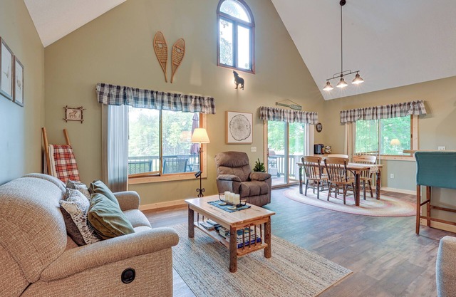 Peaceful Waterfront Cabin on Tittabawassee River!