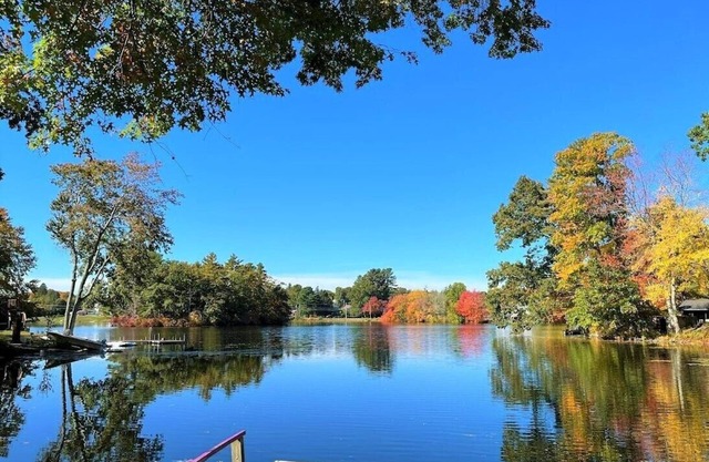 Stylish Modern WATERFRONT Cottage Near Mystic and Casinos