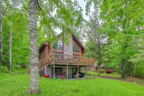 Peaceful White Sand Lake House with Dock and Deck!