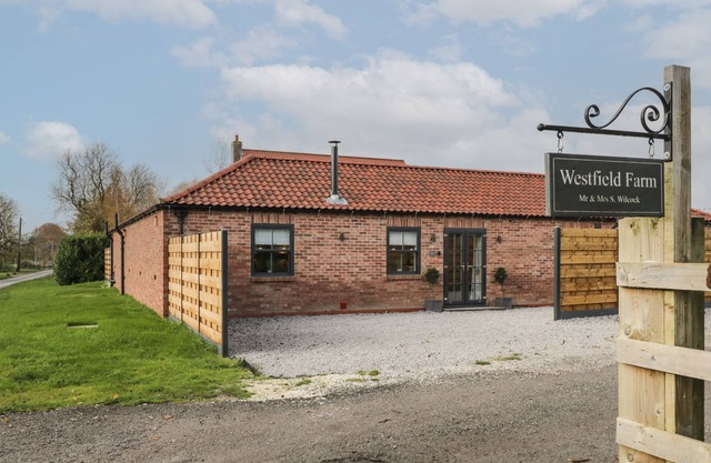 PEACOCKS REST, pet friendly, luxury holiday cottage in Pocklington
