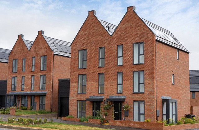 PEAK AVENUE RETREAT, pet friendly, with a garden in Chesterfield