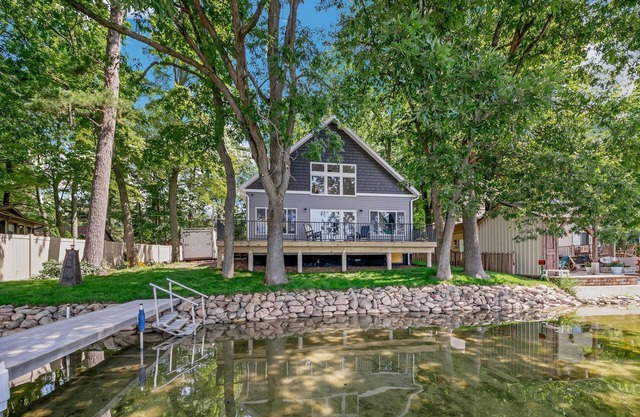 Pearl Beach:Where Summer Dreams Come True – Book Your Stay on the Lake!