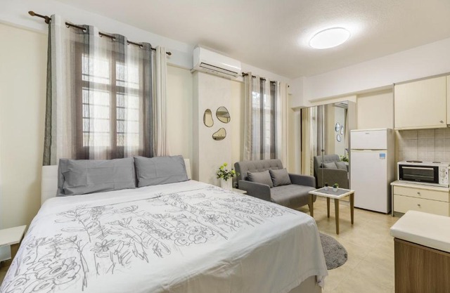 PEARL STUDIO free private parking of stayinthess