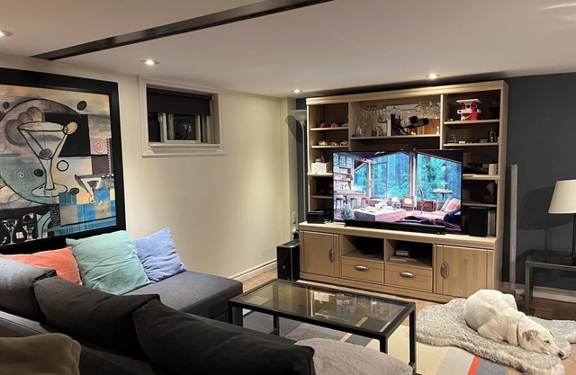 Pearl’s Place, Cozy-Chic Suite…. Steps to the lake! New host on vrbo.