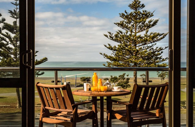 Pebble Beach Motor Inn