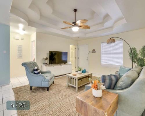 PEBBLES' BEACH HOUSE