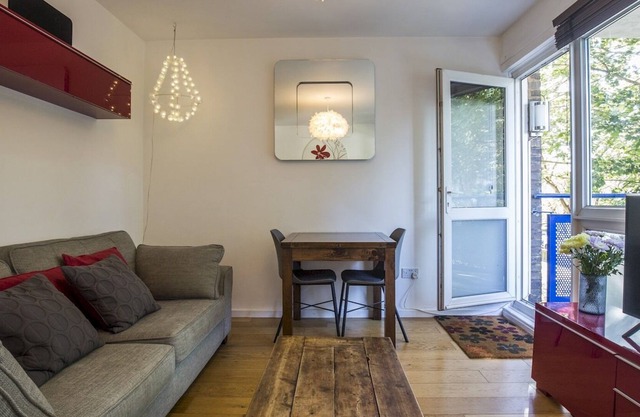 Pass the Keys | Peckham Bright Balcony Apartment