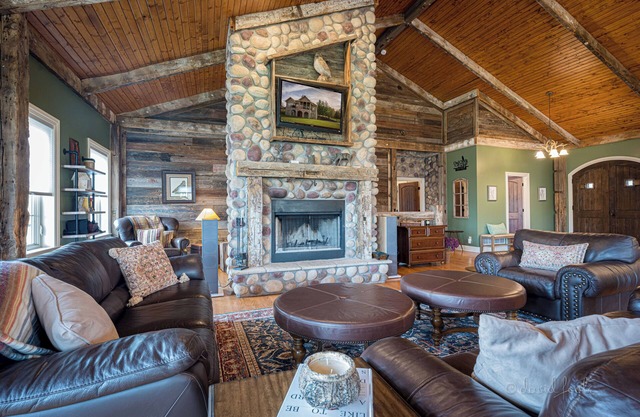Summer Loving @ The Territory's BEST Lodge - Hot Tub! Fire Pit! Views!