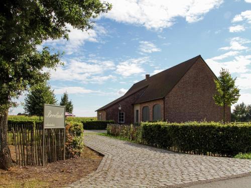 Peer Villa with Garden