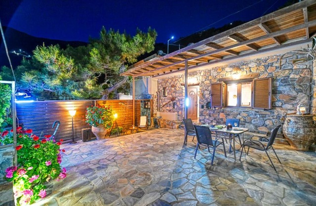 "PefkoPetro" Traditional House