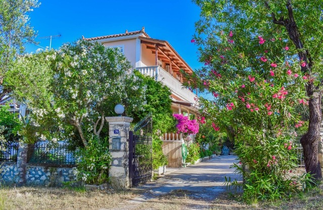 Pefkouli Farm House - Apartamento de 2 dormitorios en el 1er piso.
