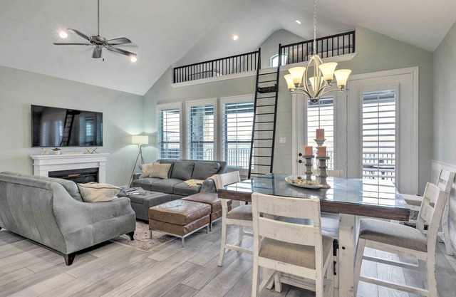 'Pelican Cove' Condo + Boat Slip & Balcony!