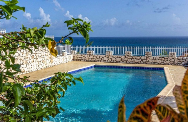 Villa privada de lujo Pelican Key con vista panorámica del mar Caribe
