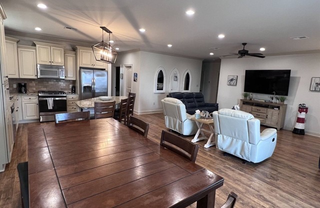 Pelican Reef - Bay View - Island Realty