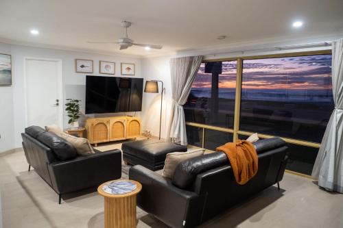 Pelican Shore Oceanfront Villa 6