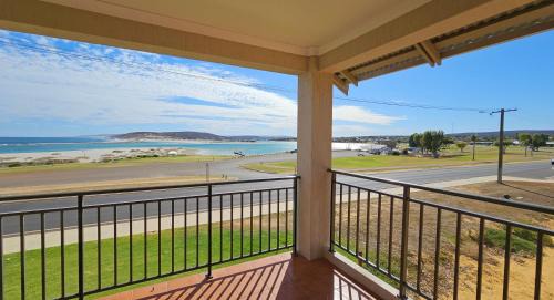 Pelican Shore Villa 2 - Kalbarri WA