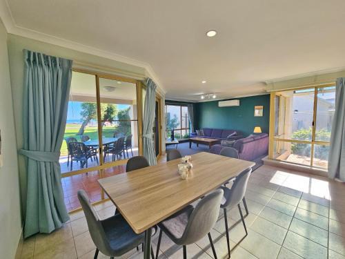 Pelican Shore Villa 22 - Kalbarri WA