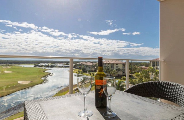 PELICAN WATERS RESORT UNIT 425