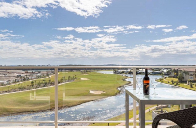 PELICAN WATERS RESORT UNIT 424