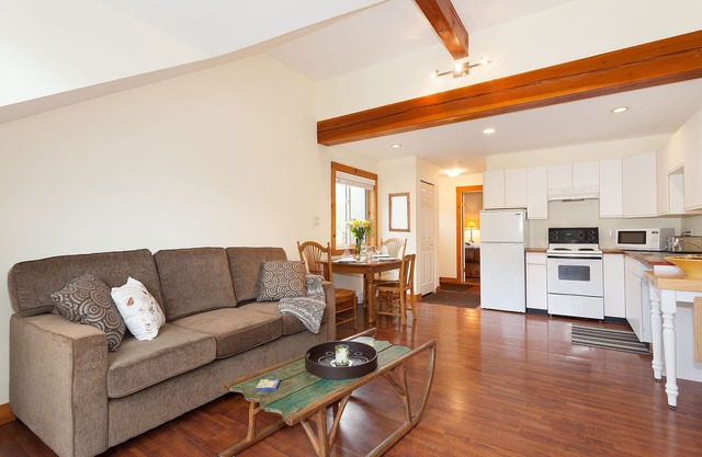 Desde $ 149 / noche Pemberton Valley, suite de 1 habitación, TV por cable, vistas, estacionamiento WIFI