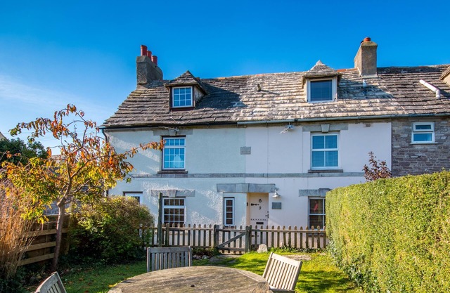 Pembroke Cottage - gorgeous Purbeck stone cottage with open fire