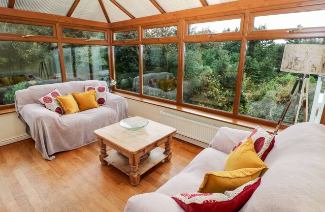 PEN Y DAITH, pet friendly, character holiday cottage in Saundersfoot