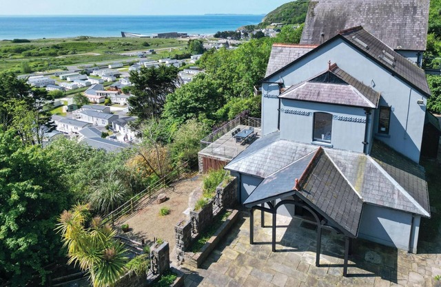 Pendine Manor - 9 Bedroom Manor House - Pendine