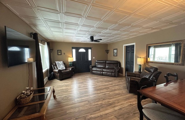 Pendroy Cottage: 1+ hour to Glacier National Park