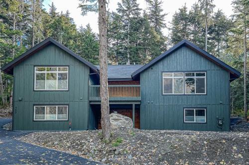 Penguin Ridge Perch + Girdwood Vibes