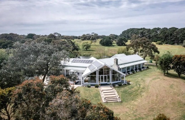 Peninsula Flower House