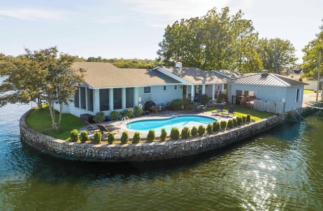 Peninsula Lake Home With POOL /HOTTUB~ Amazing Lake Views ~ Water On 3 Sides!