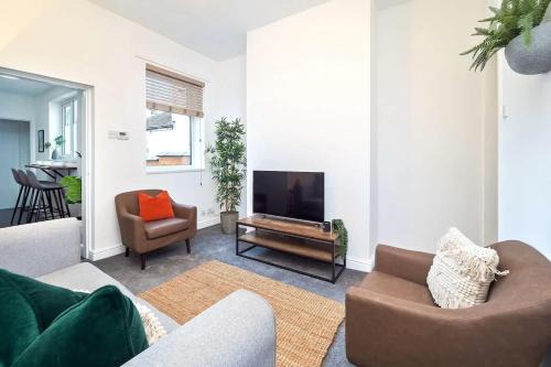 Penkhull House by Truestays - 4 Bedroom House in Stoke-on-Trent