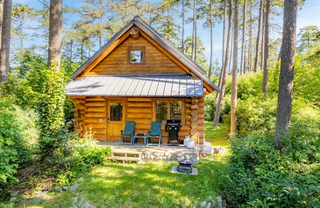 Penn Cove Overlook by AvantStay | Cabin w/ Views