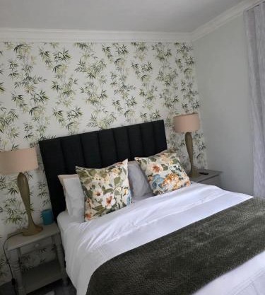 Pennington Splendor Apartment