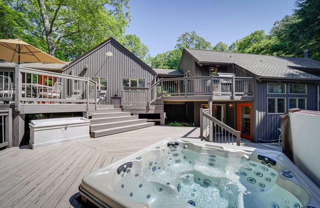 Penrose Vacation Rental w/ Deck & Hot Tub