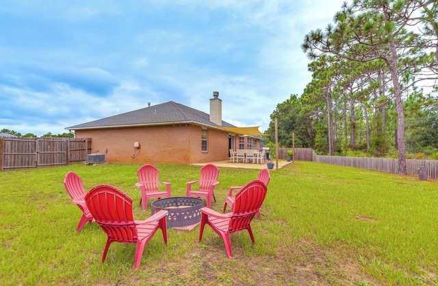 Pensacola Home w/ Fire Pit, 7 Mi to Beaches!