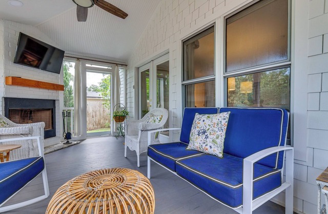 Pensacola Paradise: Furnished Deck & Gas Grill!