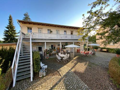 Pension Adele - Ruhig, direkt am Elberadweg & Badesee mit Balkon