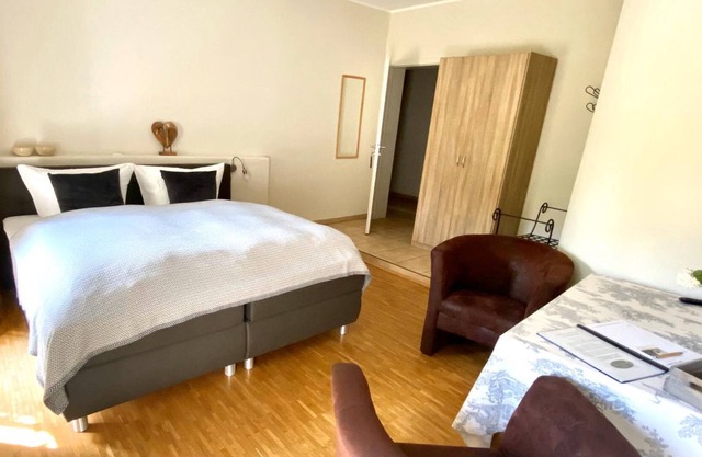 Pensión "Hof Mollberg" - habitación doble, ducha, WC