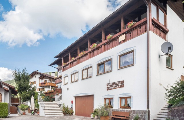 'Pensión Sonia Apartamento 103' con vistas a la montaña, jardín y Wi-Fi