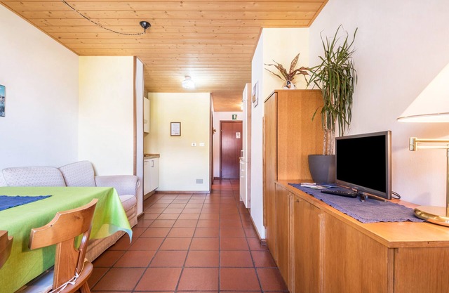 'Pensión Sonia Apartamento 104' con vistas a la montaña, jardín y Wi-Fi