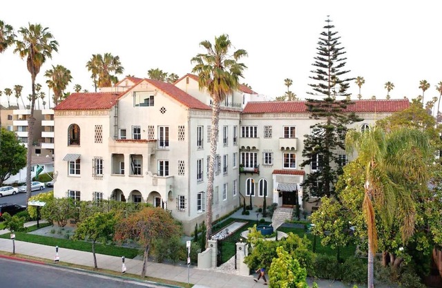 Penthouse 2A at Palihouse Santa Monica, Minutes to Santa Monica Pier Aquarium!