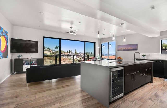 Penthouse Amazing Views King Bed EV Central