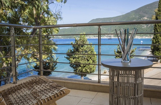 Penthouse Ammos - Meliti