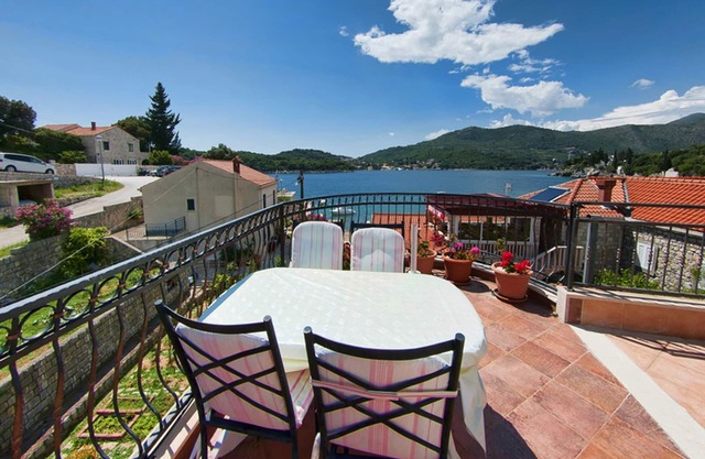 Ático en villa frente a la playa cerca de Dubrovnik